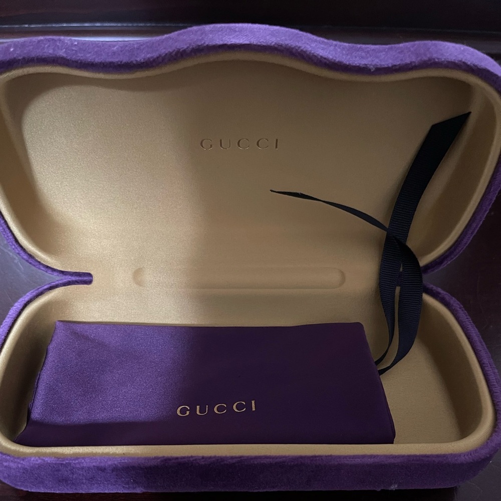 Gucci Velvet Sunglasses case with Cream Interior